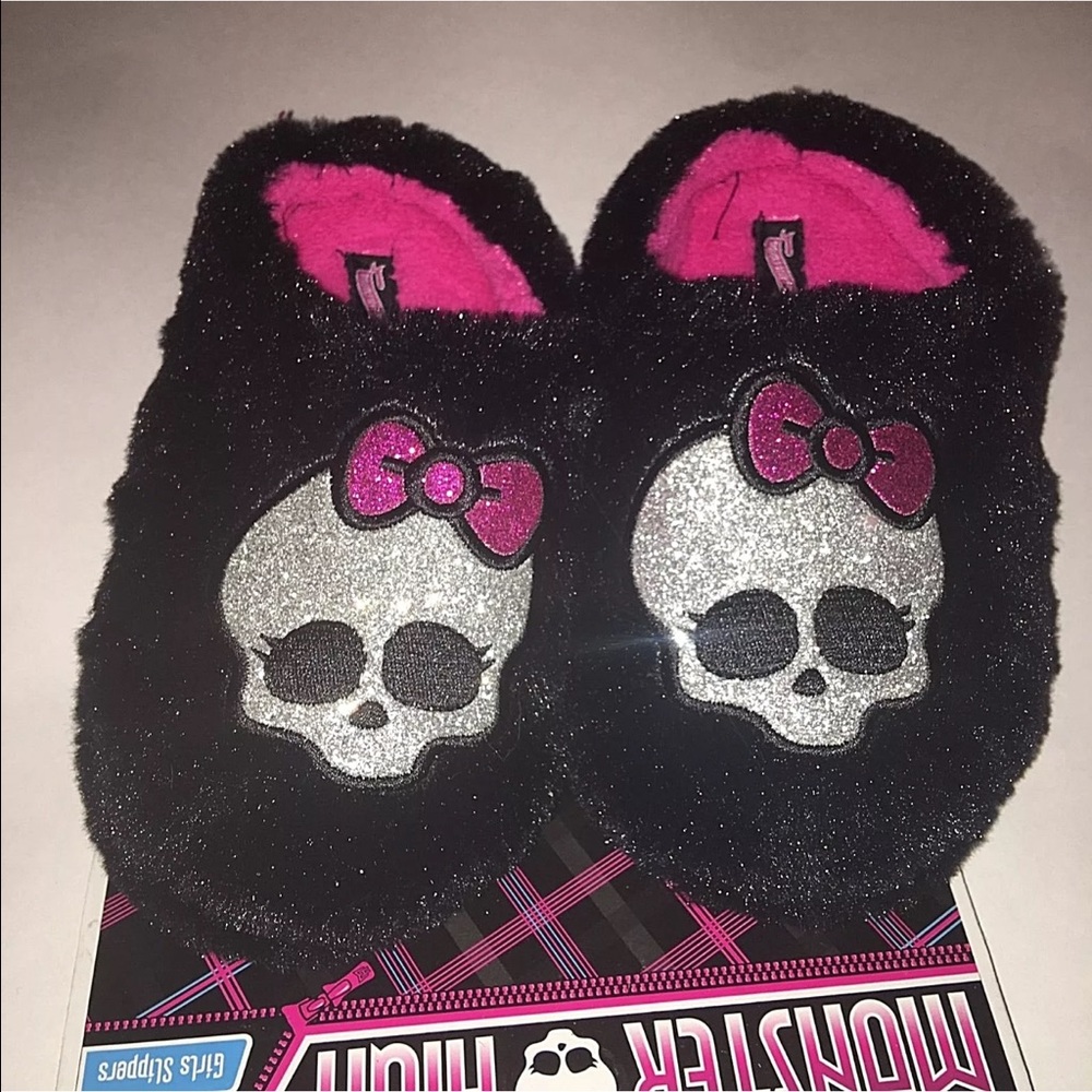 Monster High girl Slippers rubber sole small 11/12