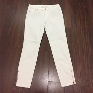 White denim jeans with gold detail