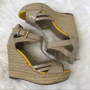 G by GUESS YELLOW AND TAN WEDGES sz. 9.5
