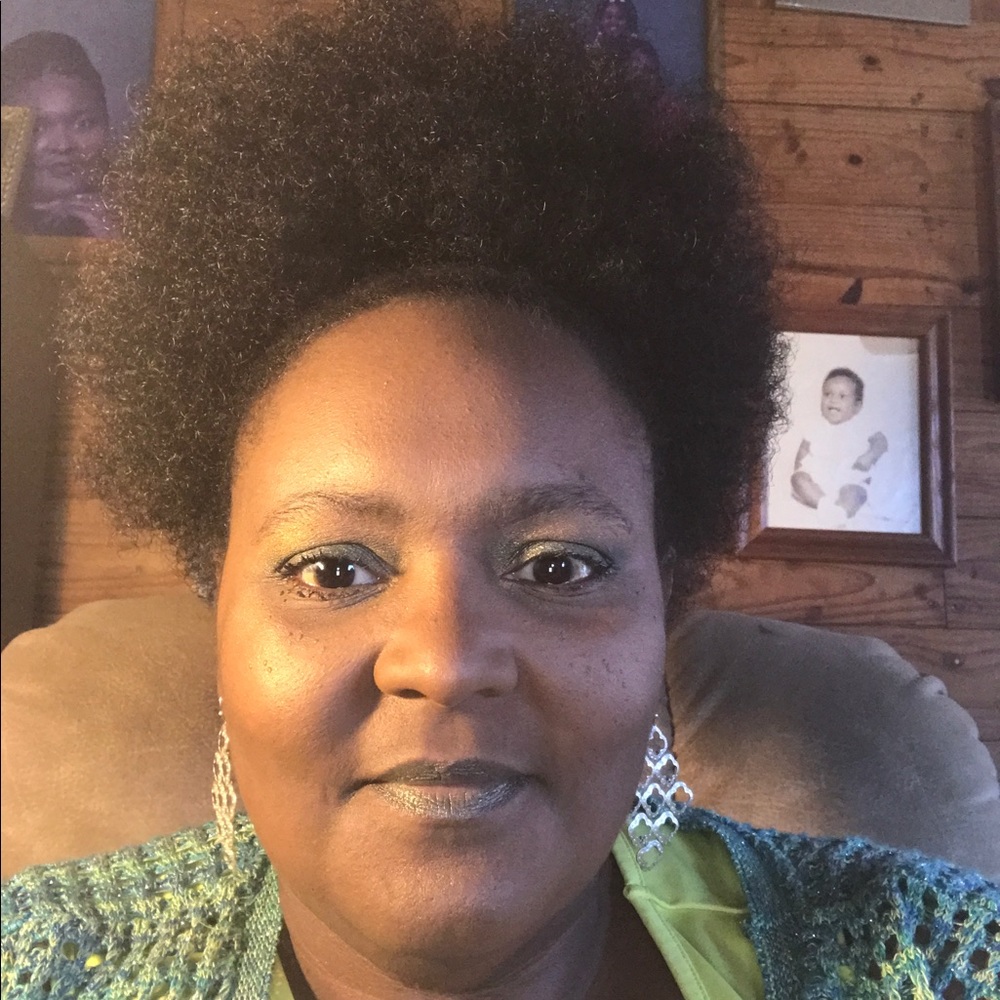 Meet your Posher, Angela