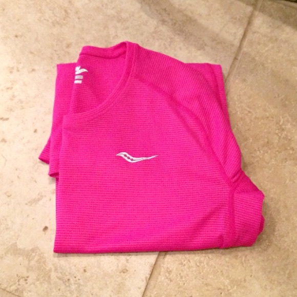 Saucony Tops - NWOT Saucony Long Sleeve Tee