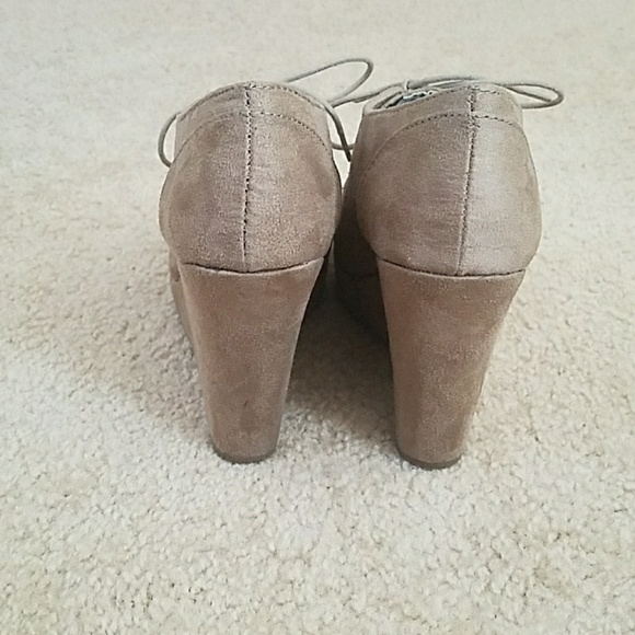 Shoes - Picture 3 of 4