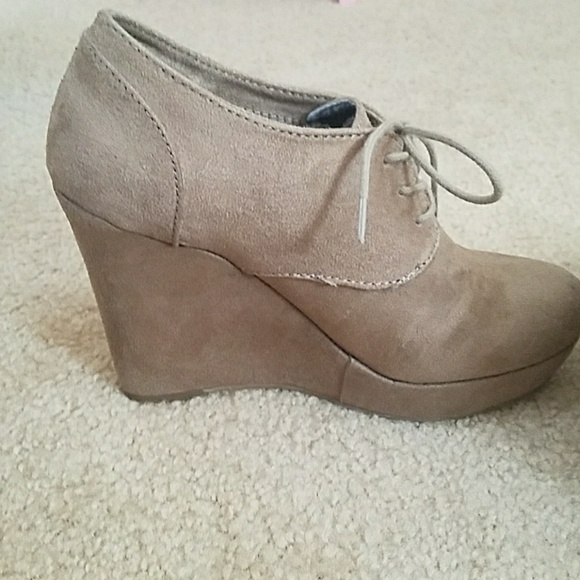 Shoes - Picture 4 of 4