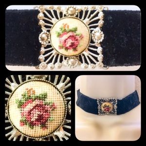VELVET RIBBON CHOKER WITH CAMEO DETAIL