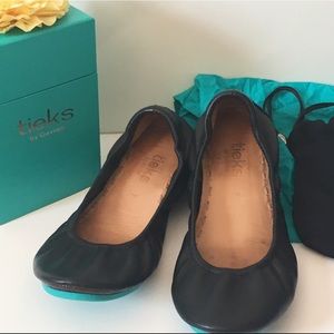Size 7 Black Tieks EUC