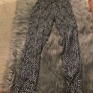 Black and white stretching pants