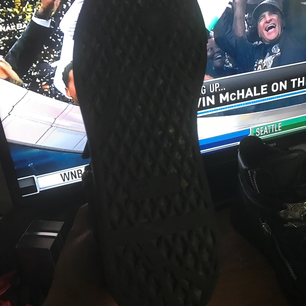 Shoes - Picture 4 of 4