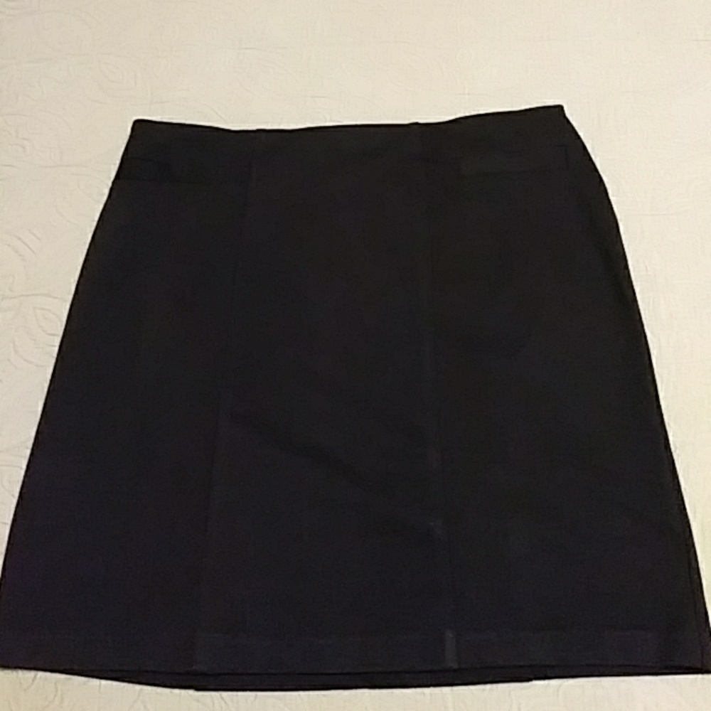 Great basic Worthington Skirt📌