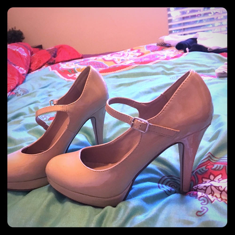 Nude ankle strap rounded toe heels