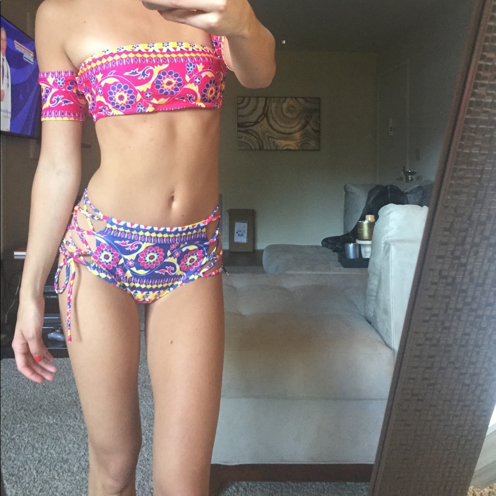 🆕 • High-Waisted Off-The-Shoulders Bikini • - Picture 2 of 8