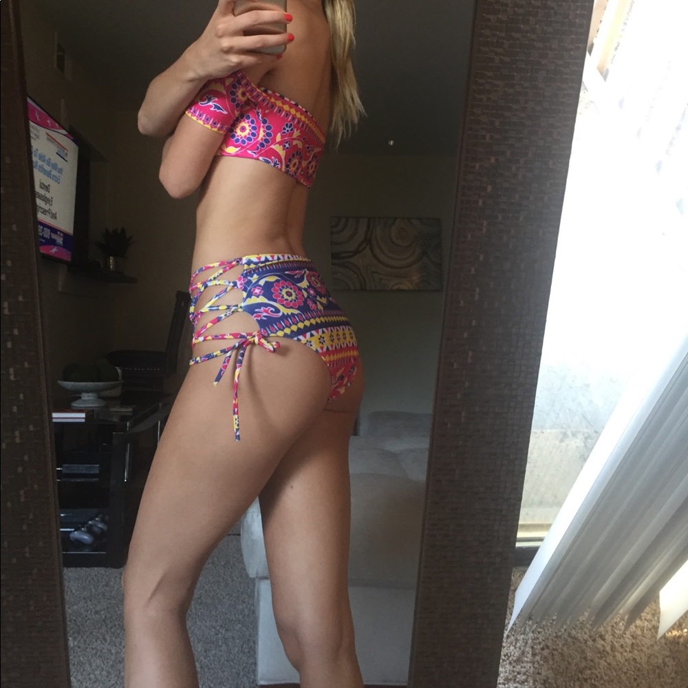 🆕 • High-Waisted Off-The-Shoulders Bikini • - Picture 3 of 8