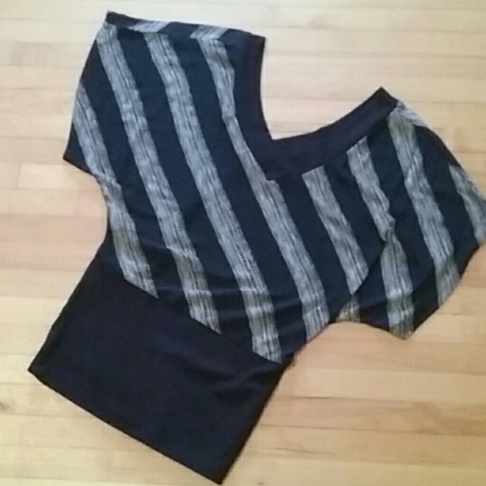 Blue an white v neck shirt