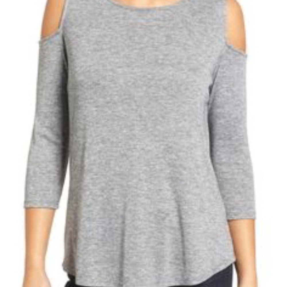 ❌Sold❌Gray cold shoulder shirt