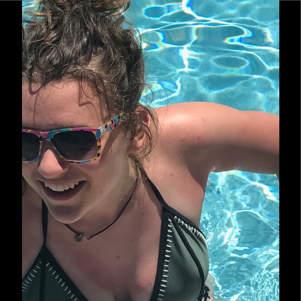 Meet your Posher, Mia