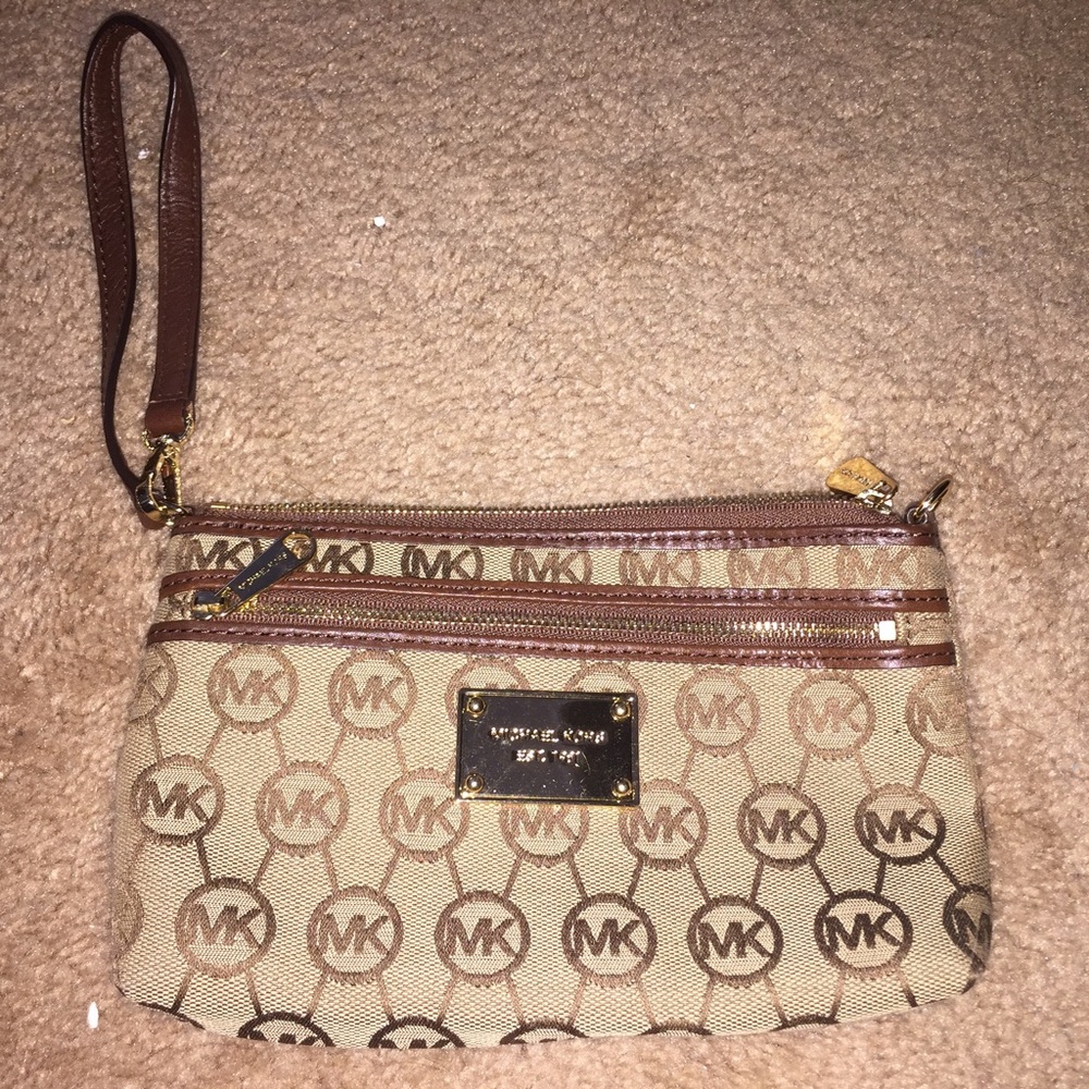 NWOT MK Michael Kors beige large wristlet