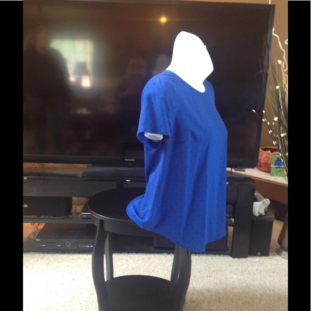 Dark Royal blue top with black polka dots. XXL