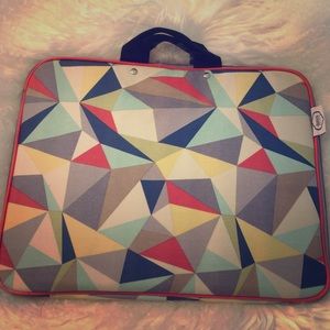 New geometric laptop case with handle