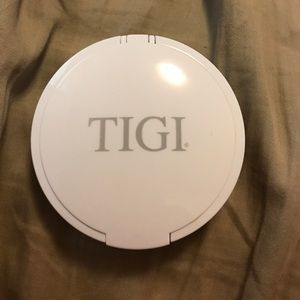 TIGI dark foundation