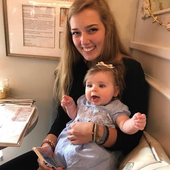 Meet your Posher, Carly - Picture 1 of 1