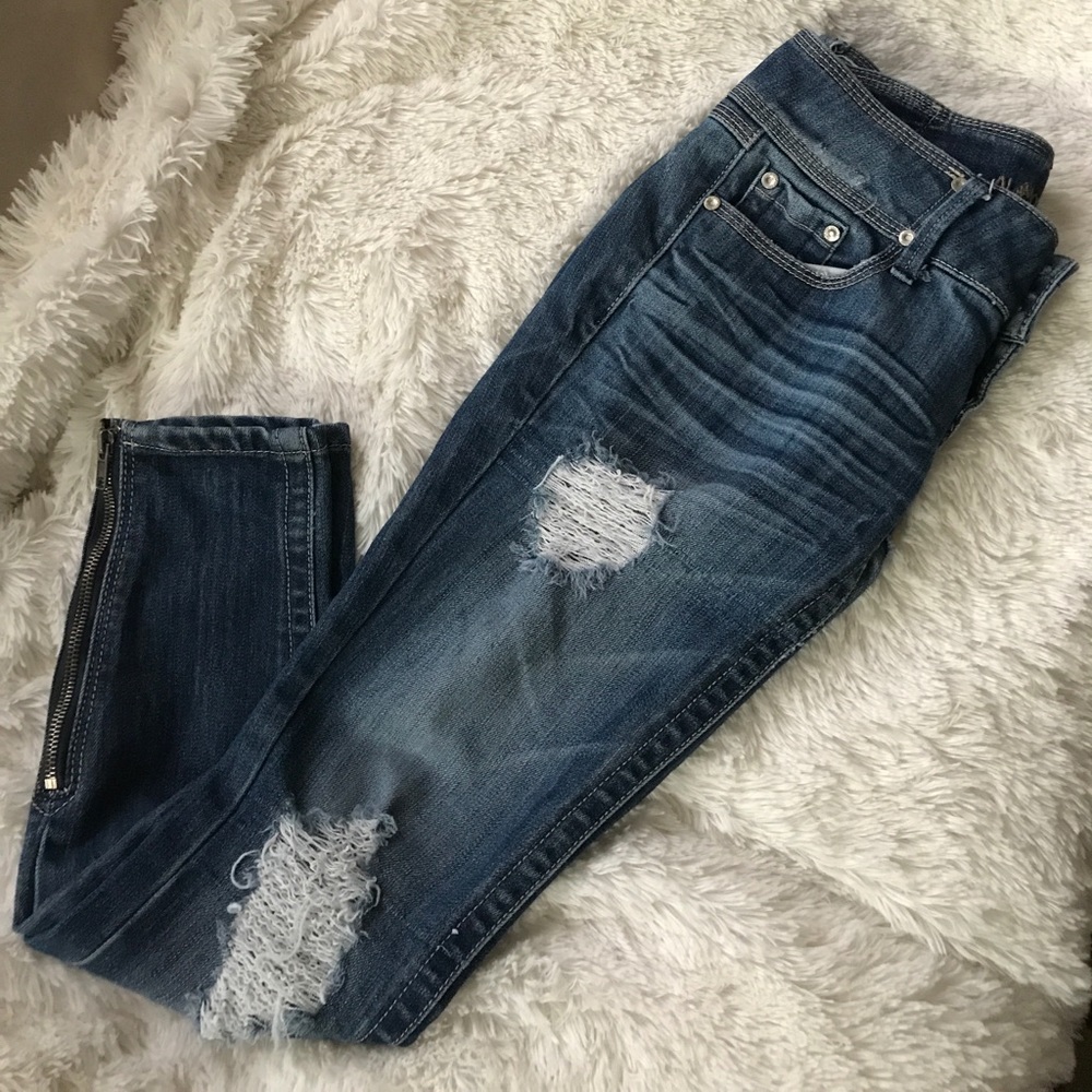 Almost famous distressed jeans sz3