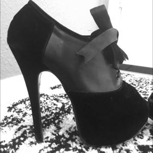 Black  vintage style 6 inch heels