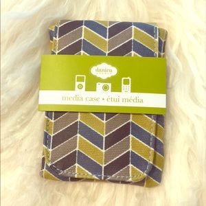 Chevron pattern and media case new