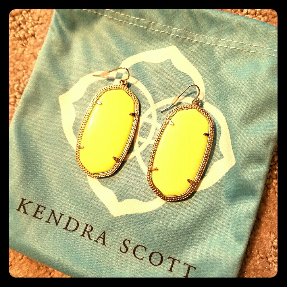 Kendra Scott Danielle earrings