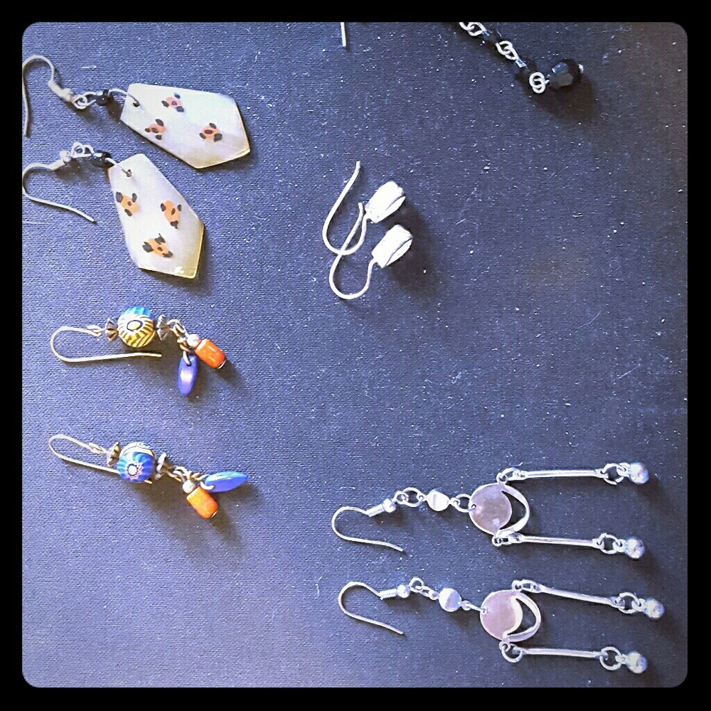 Bundle of 5 pairs of beautiful earrings. Crystal.