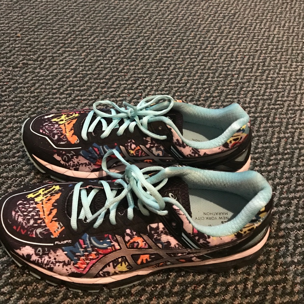 Women asics New York City marathon size 11