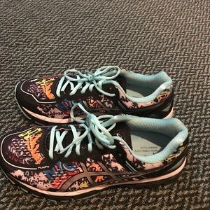 Women asics New York City marathon size 11