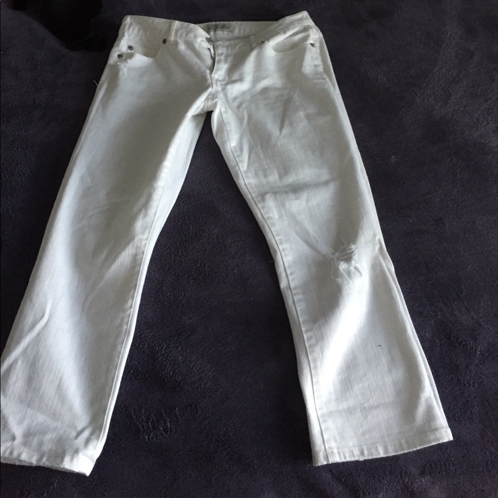 Aeropostale white Capri jeans