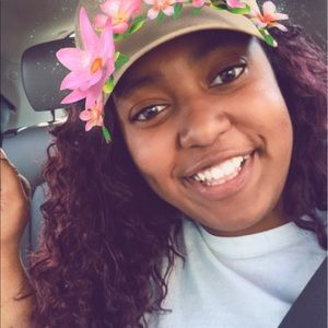 Meet your Posher, Kira