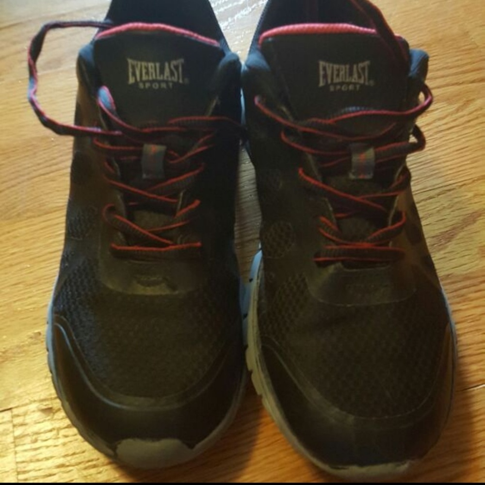 Boys gently used sneakers size 5Y