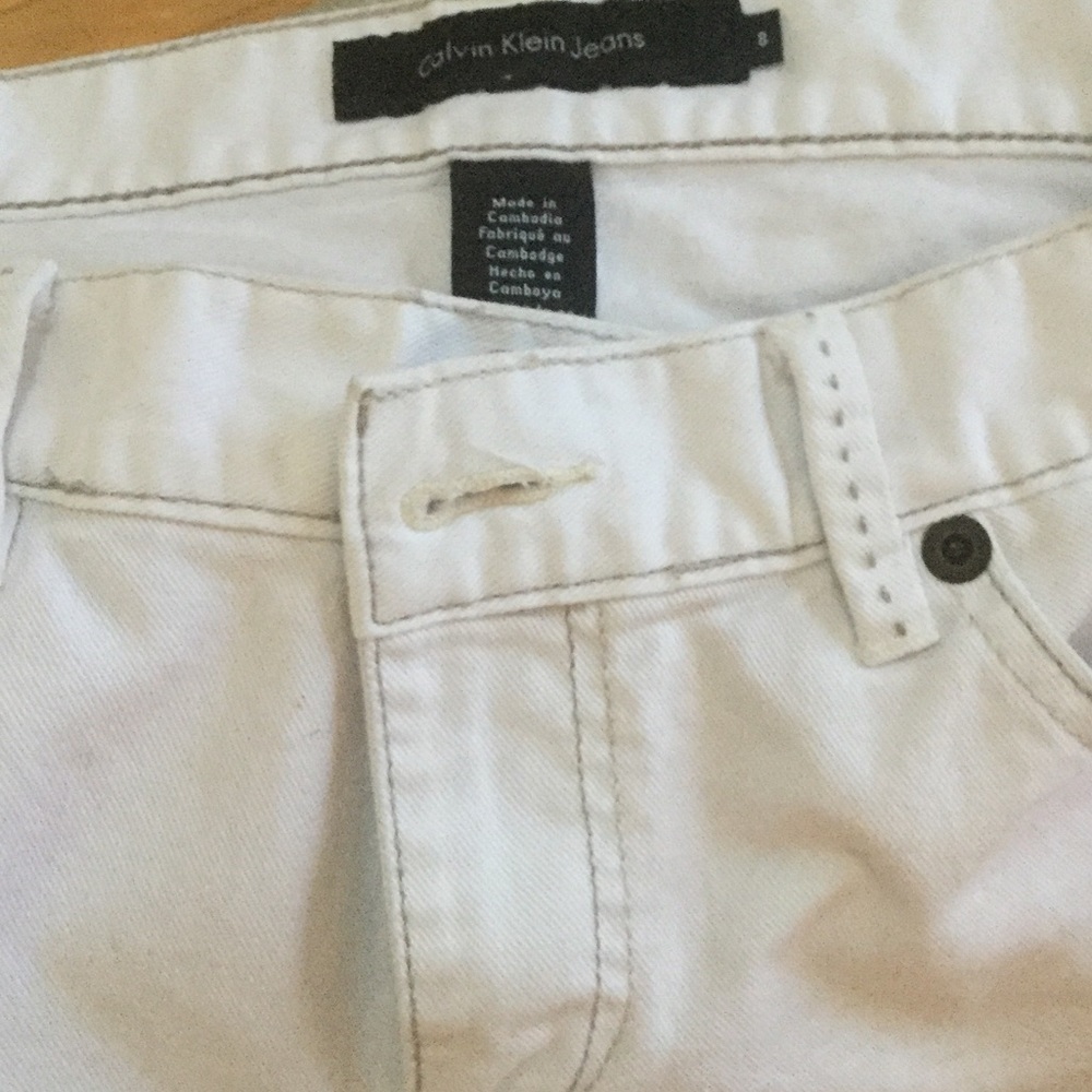 Calvin Klein white denim Capri pants.