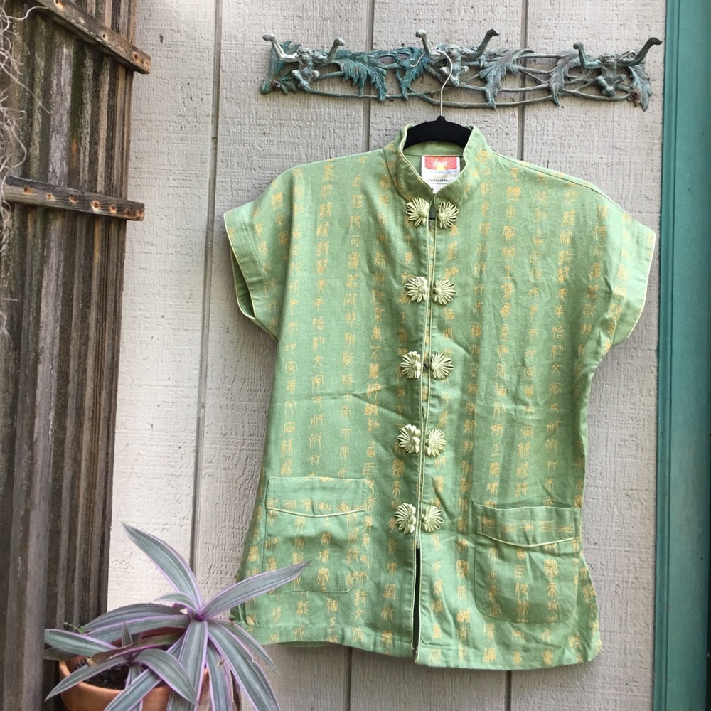 🌸SOLD🌸 Chinese button up top 💚