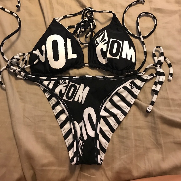 Volcom swimsuit - Picture 1 of 2