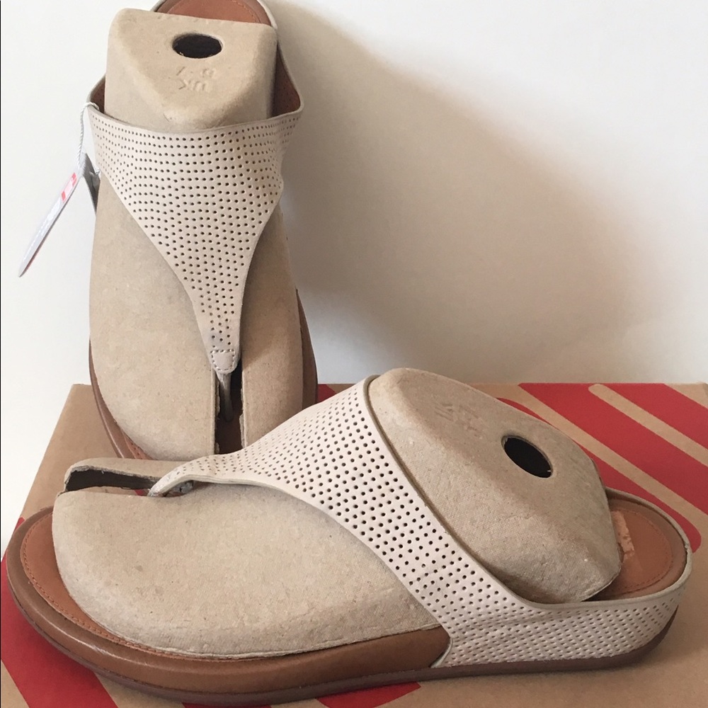 FitFlop perforated leather sandals Size 7 NWT