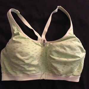 Knock out front clip sports bra maximum support