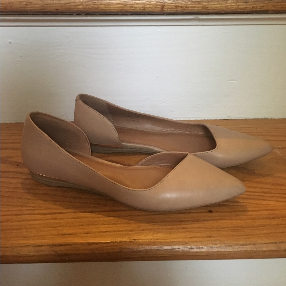 Aldo Tan / Gold Pointed-Toe Flats
