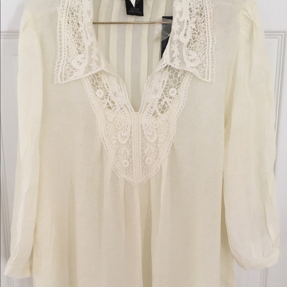 Moonlight Bay Women’s Cream Lace V-Neck Tunic Size M Cottagecore Boho Blouse