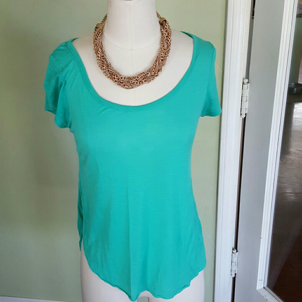 Scoop neck tee