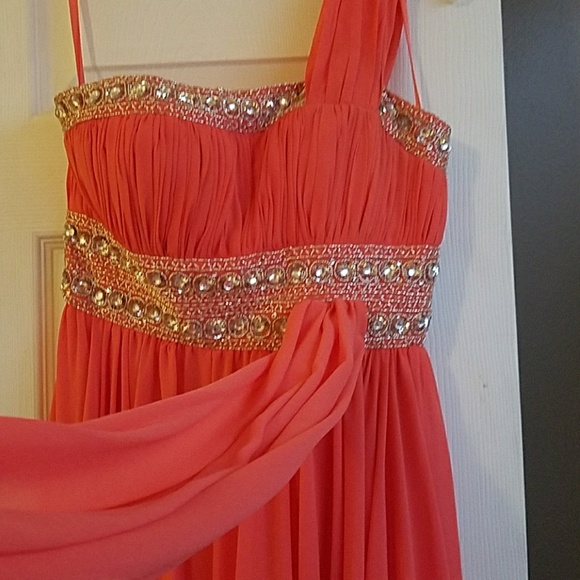 Formal Gown - Picture 5 of 8