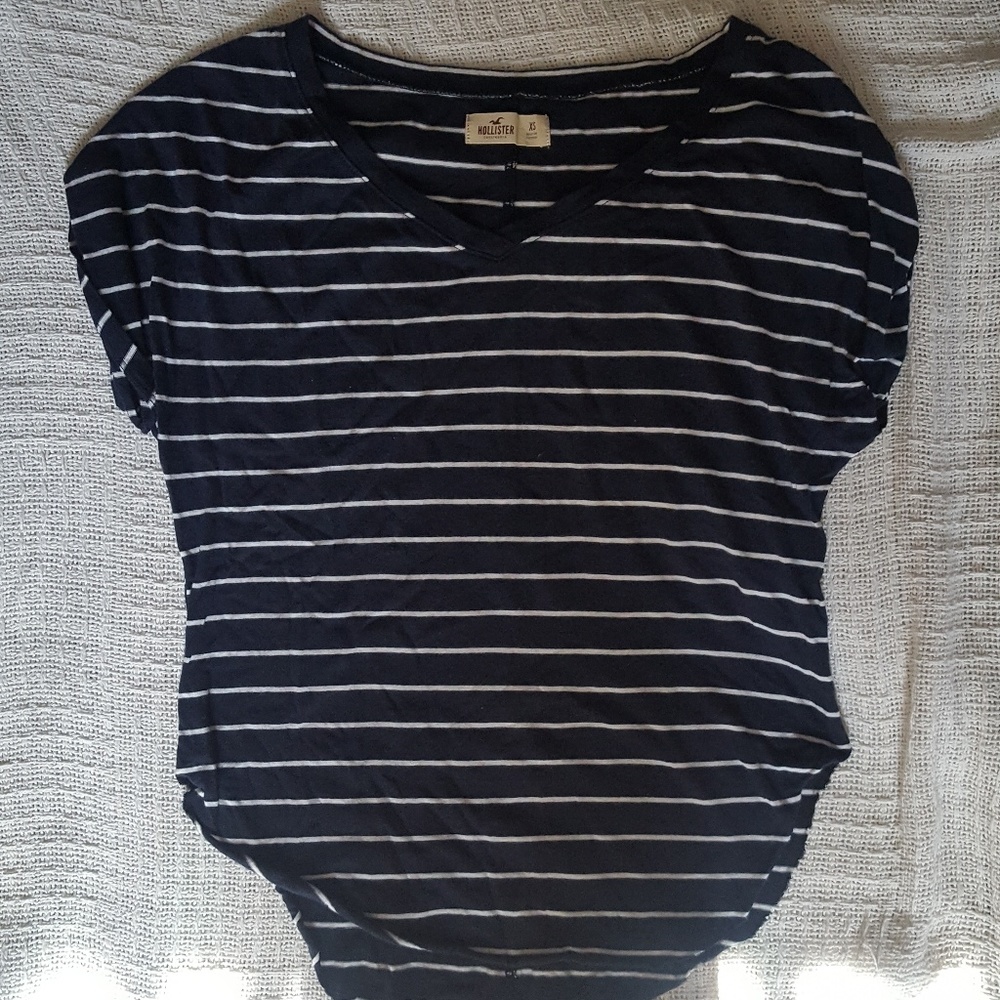 💫 Hollister Striped V-Neck