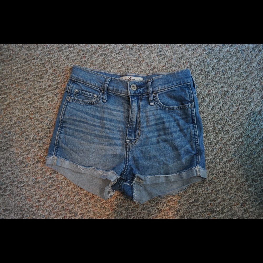 High wasted medium wash jean shorts