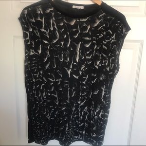 SLEEVELESS MULTI-COLORED PRINT SHIRT