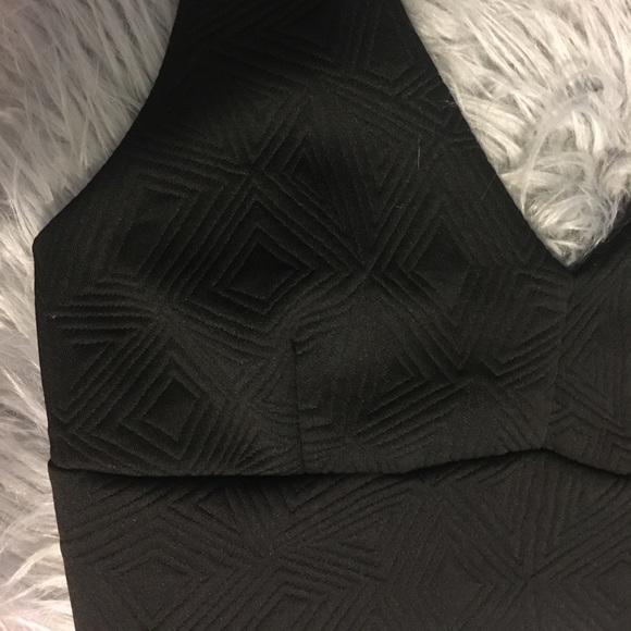 Black crop top - Picture 2 of 4