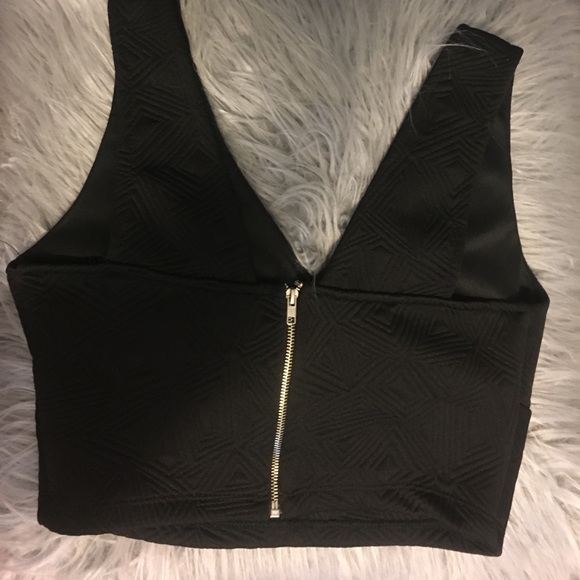 Black crop top - Picture 3 of 4