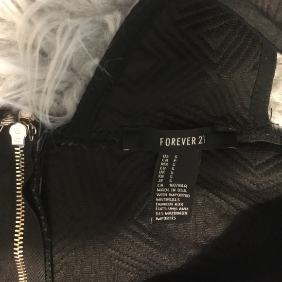 Black crop top - Picture 4 of 4