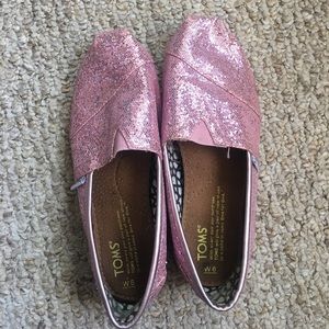 Sparkly pink Toms