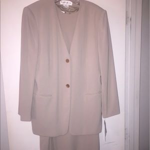 JONES NEW YORK Women's Dress Suit NWT